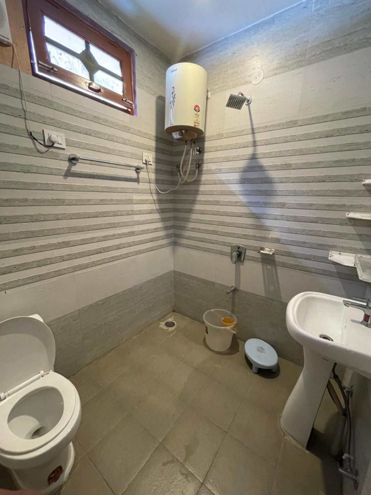 Chojh Inn Guest House Kasol Buitenkant foto